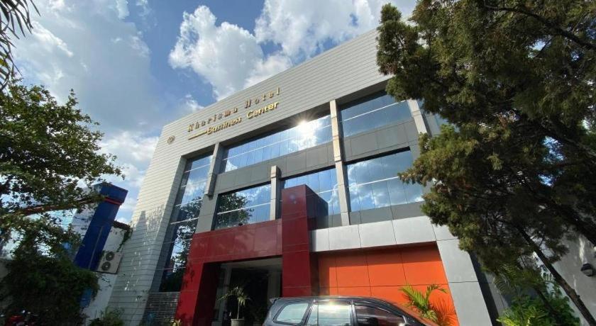 Kharisma Hotel มาดิอุน ภายนอก รูปภาพ