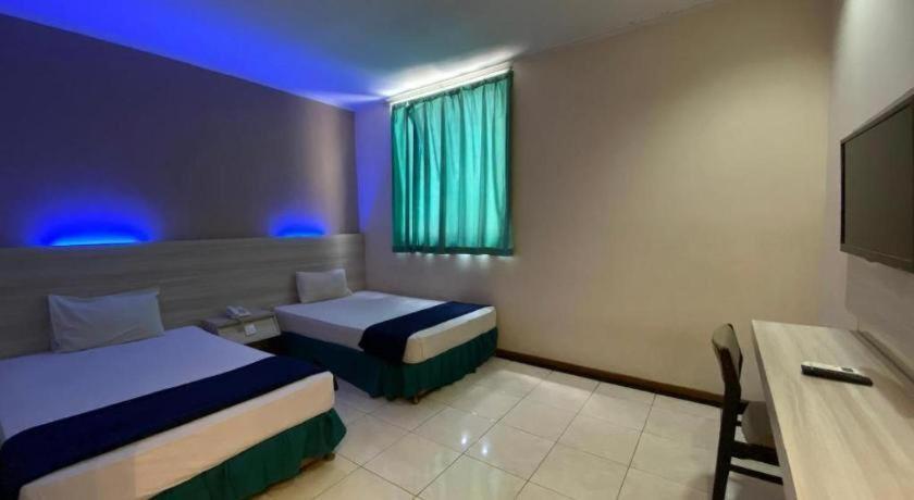 Kharisma Hotel มาดิอุน ภายนอก รูปภาพ
