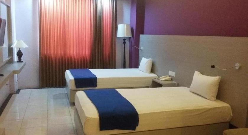 Kharisma Hotel มาดิอุน ภายนอก รูปภาพ