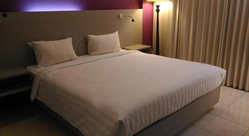 Kharisma Hotel มาดิอุน ภายนอก รูปภาพ