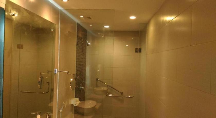 Kharisma Hotel มาดิอุน ภายนอก รูปภาพ