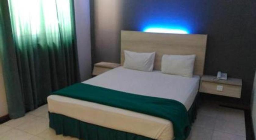 Kharisma Hotel มาดิอุน ภายนอก รูปภาพ