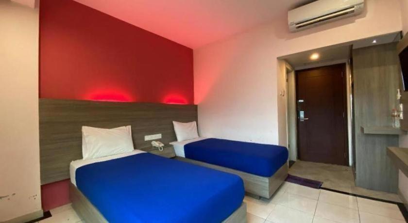 Kharisma Hotel มาดิอุน ภายนอก รูปภาพ