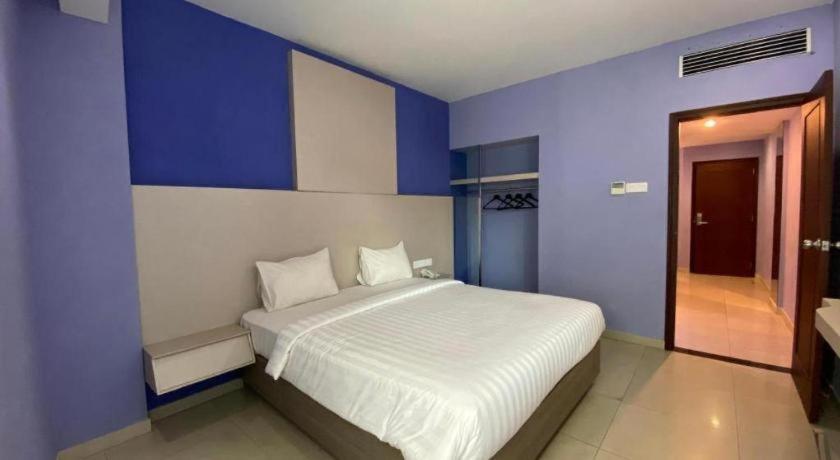 Kharisma Hotel มาดิอุน ภายนอก รูปภาพ