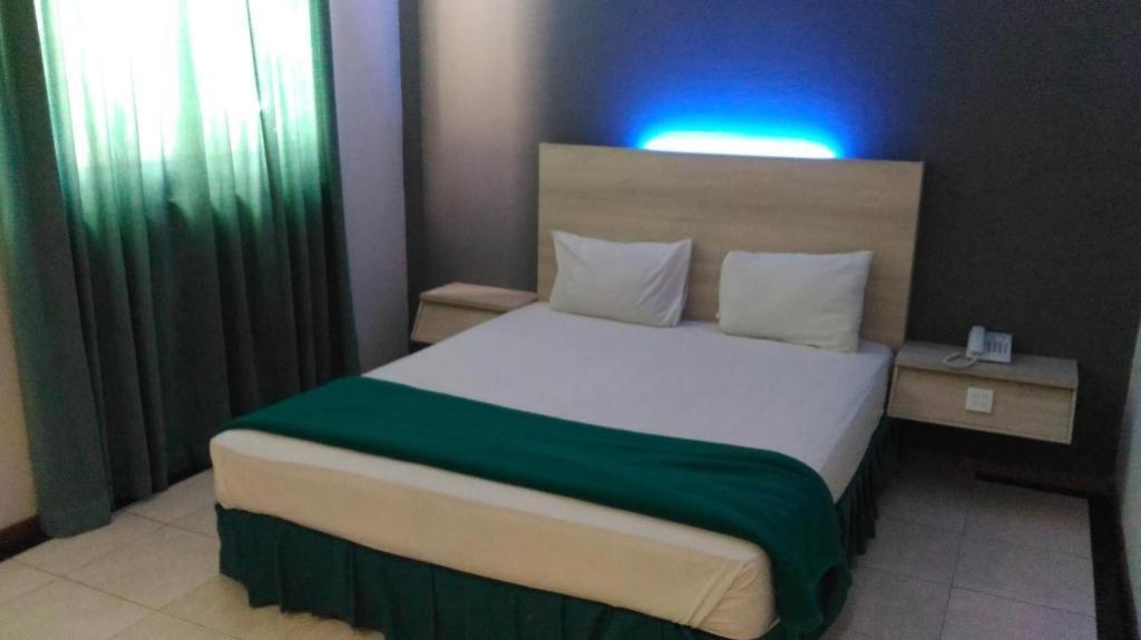 Kharisma Hotel มาดิอุน ภายนอก รูปภาพ
