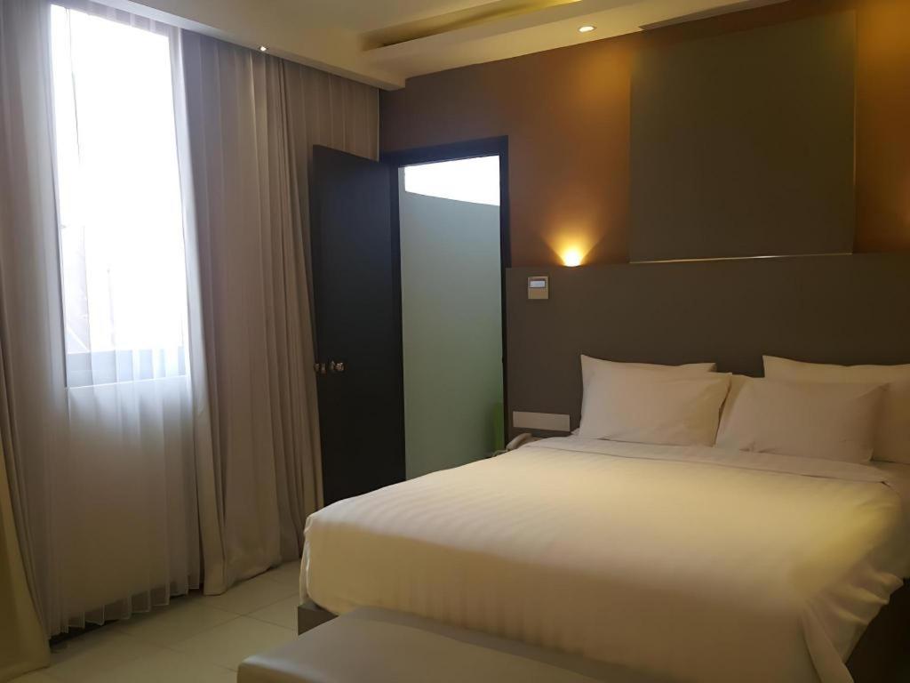Kharisma Hotel มาดิอุน ภายนอก รูปภาพ