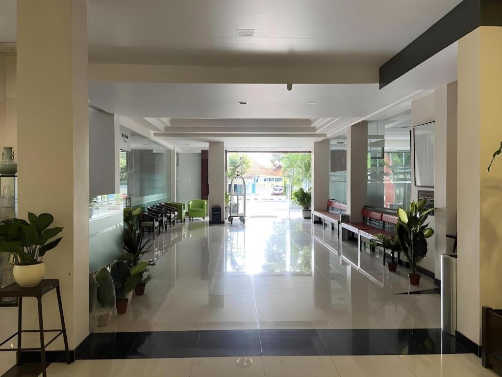Kharisma Hotel มาดิอุน ภายนอก รูปภาพ